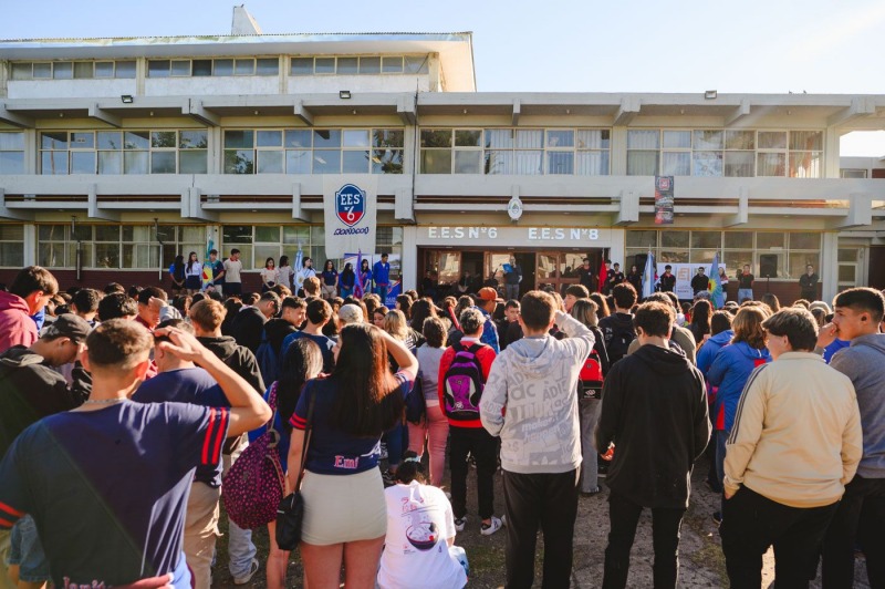 El Intendente reinaugur el edificio de las Escuelas N 6 y N 8